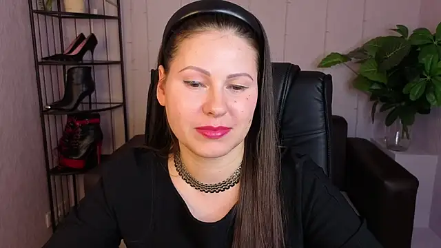 Dana__dom Adlı Modelin Canlı XXX Sohbeti