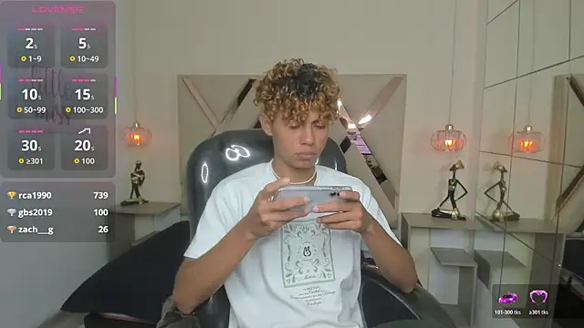 Anyelo_Twink 现场XXX聊天