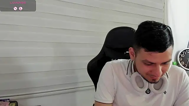 Pokazy przed kamerką – Rick_Adams