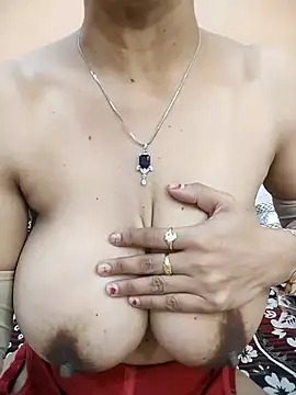 Rising_Queenn Webbikameraesitys