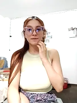 bellastorme04 élő XXX-chatje