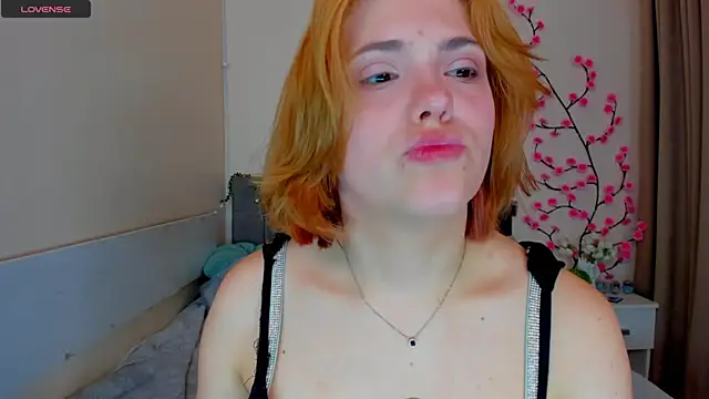 DellaRows' Live XXX Chat