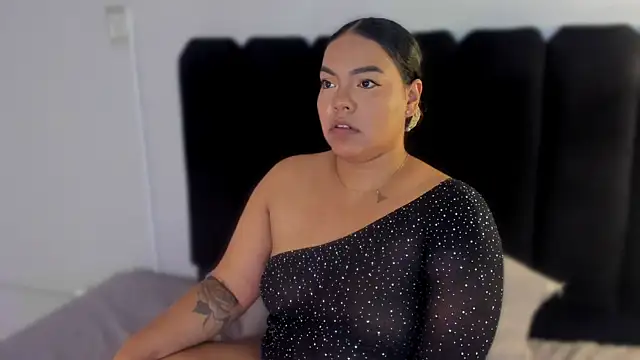 Amaranoir- Adlı Modelin Canlı XXX Sohbeti