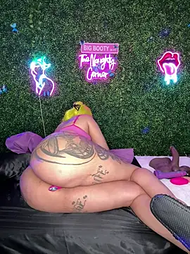 Chat +18 de RenaThickAss ao vivo