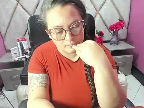 Sarah_Boobs_ Chat XXX in diretta