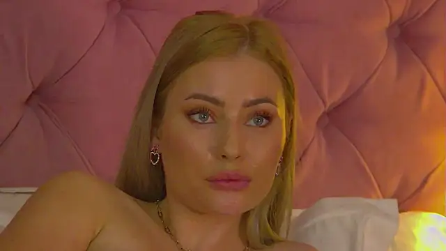 MisshaNight's Live XXX Chat