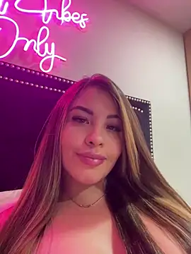 Онлайн чат XXX sexyyykloee