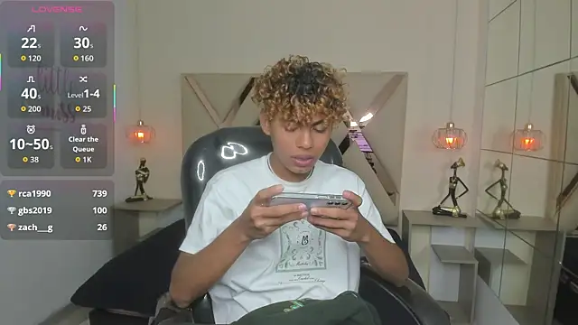 Chat +18 de Anyelo_Twink ao vivo