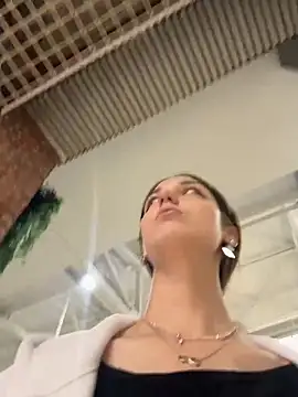 DollyTall's Live XXX Chat