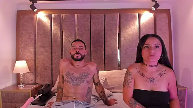 แชท XXX สดของ KiiraMonroe