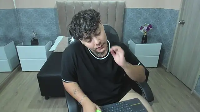 Chat XXX ao vivo de DAMON_SALVATTORE