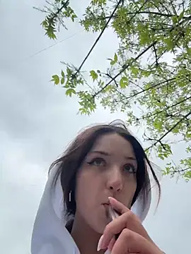 DollyTall: διαδικτυακό σόου στην κάμερα