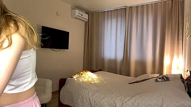 Show modela SofiaVelour na web-kameri