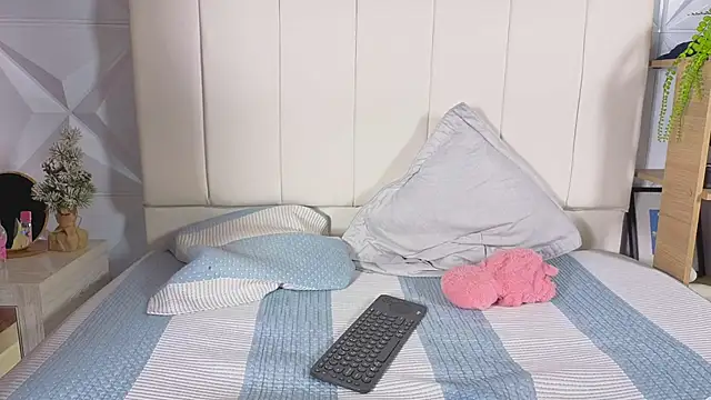 Emily_and_Sebastiannn's Live XXX Chat