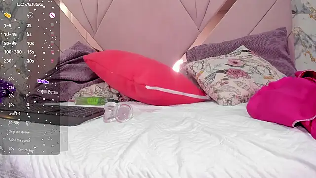 mia_rouxx1's Live XXX Chat