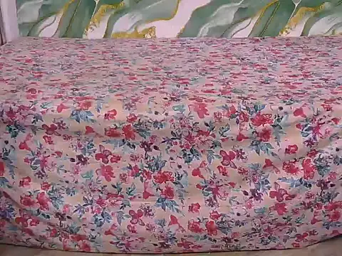 bold-smirthii Chat XXX live