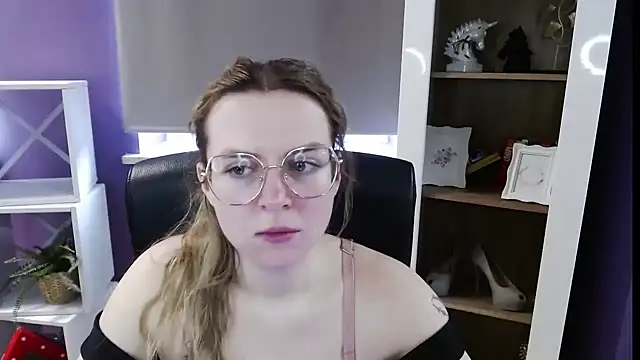 Zoey_Erotic Adlı Modelin Canlı XXX Sohbeti