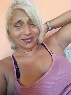 Goodgirlsue_77's Live XXX Chat