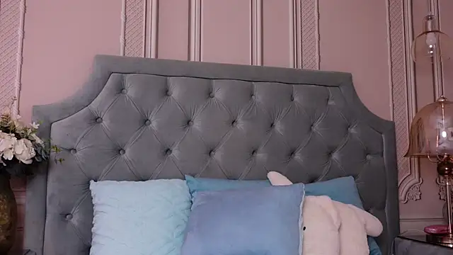 LucyAddison's Live XXX Chat