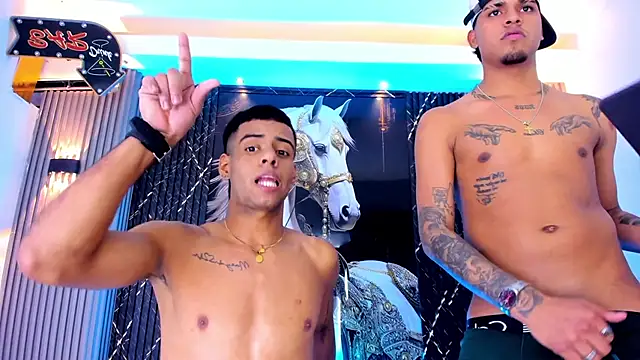 the_knights_of_the_night_: διαδικτυακό σόου στην κάμερα