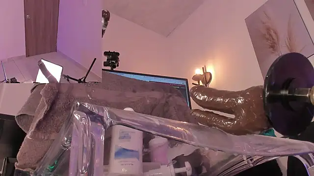 raven_blackk: διαδικτυακό σόου στην κάμερα