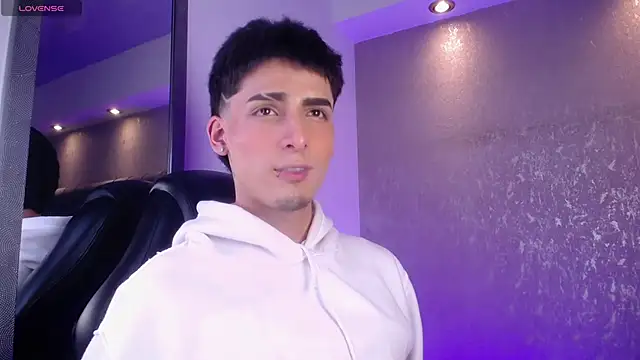 MateoMitchell Adlı Modelin Canlı XXX Sohbeti