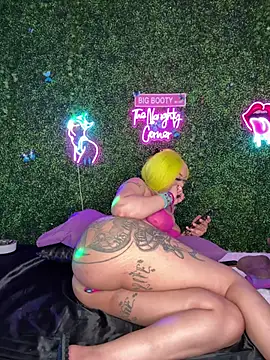 RenaThickAss Adlı Modelin Canlı XXX Sohbeti