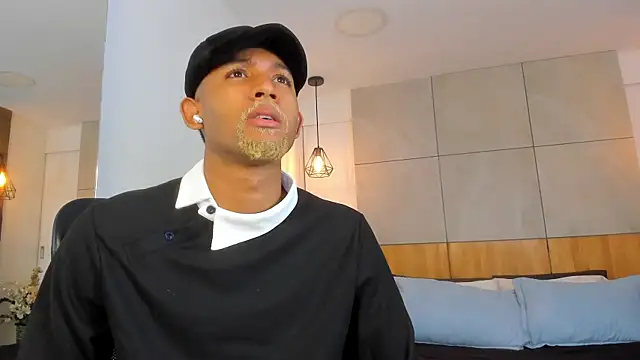 B_Wild élő XXX-chatje