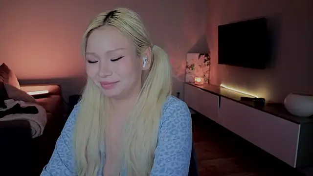 RileyMee Adlı Modelin Canlı XXX Sohbeti