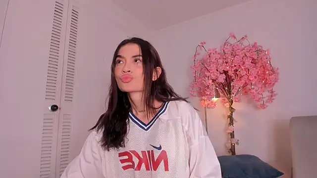 kitty_miaa's Webcam Show