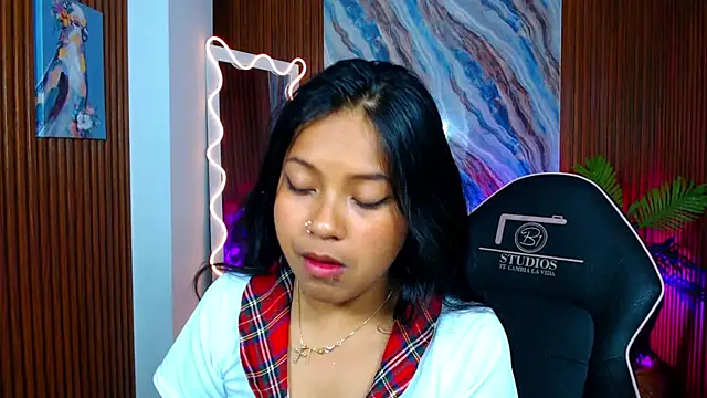 Maile_Tay Chat XXX in diretta