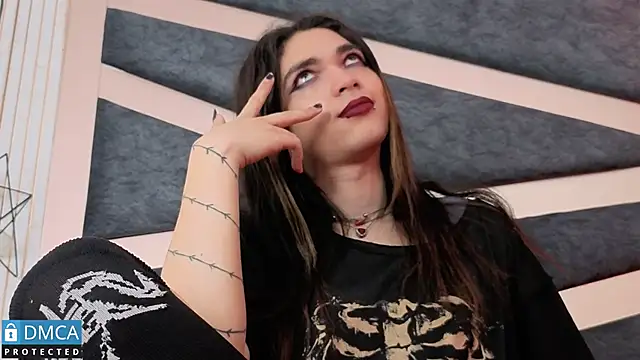 MaeveKuro's Webcam Show