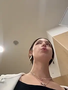 DollyTall's Live XXX Chat