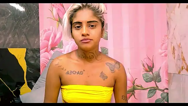 indian_barbie Show in webcam