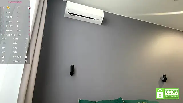 LilliLowrie – Naživo XXX chat