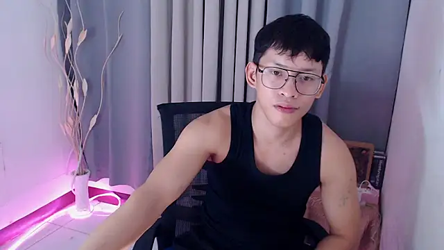 pinkcock_froi2305 Adlı Modelin Canlı XXX Sohbeti