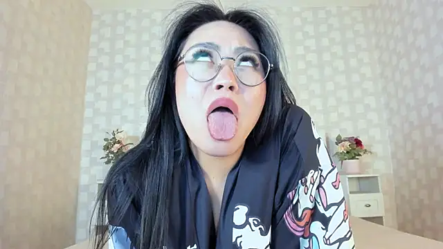 NatsumiHun's Live XXX Chat