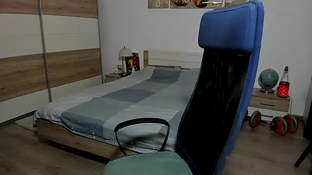 RobbyShawz: διαδικτυακό σόου στην κάμερα