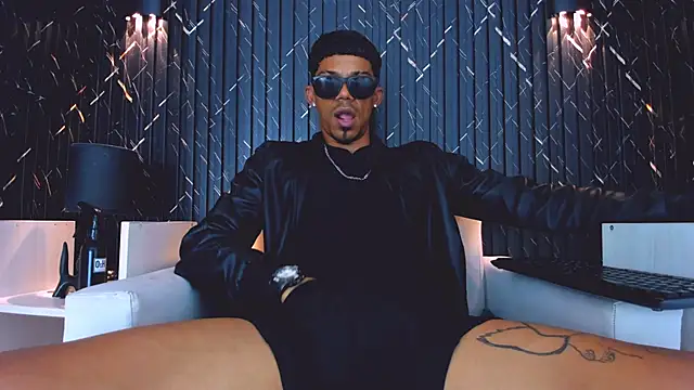 Gregory_Sforza's Live XXX Chat