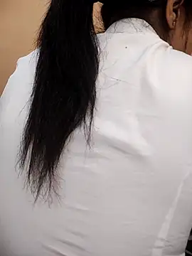 Pertunjukan Kamera Web Rising_Queen