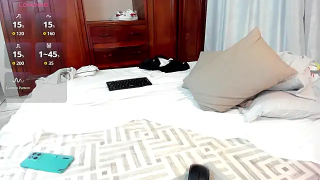 dennis_hills live XXX chat