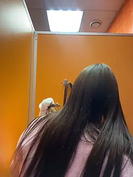 Chatroom XXX en direct de KiraSunshine