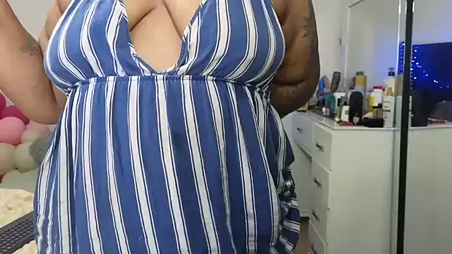 Chatroom XXX en direct de charlotte_077