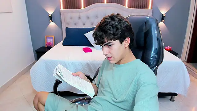 Živý XXX chat Tommy18__