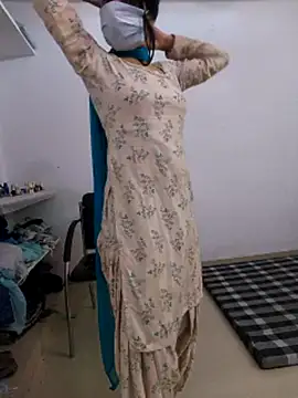 tanzum_khan_3202_n Webbikameraesitys