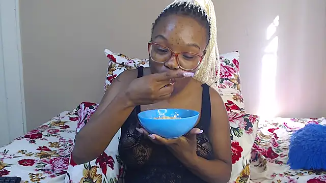 دردشة YummyMelanin117 الجنسية المباشرة