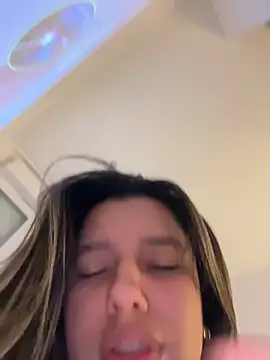 Chat +18 de Lusty_Lunaa ao vivo