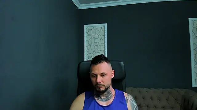 BrianHunts élő XXX-chatje