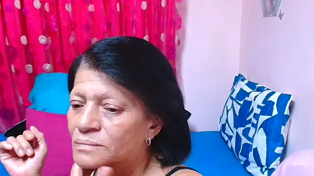 SLUTTYROXYn Live XXX chat