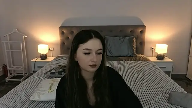 CyrenaLuxe Chat XXX in diretta